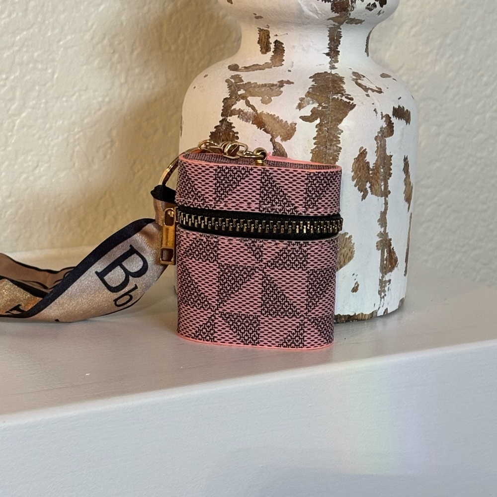 ✨ Pink Luxe Mini Zip Pouch / Earbud Case /Bag Charm Keychain ✨ NWOT
